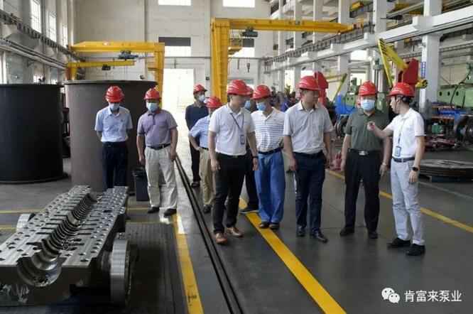 董事长、总经理陈迪，党委副书记黎宇明陪同调研组一行参观爱游戏官方网站-爱游戏aiyouxi(中国)展览室